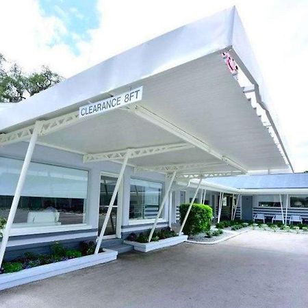 סילבר ספרינגס Sun Plaza Motel מראה חיצוני תמונה