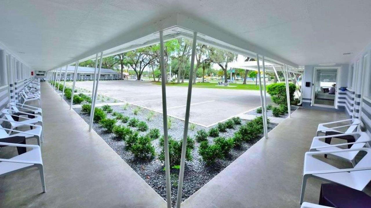 סילבר ספרינגס Sun Plaza Motel מראה חיצוני תמונה