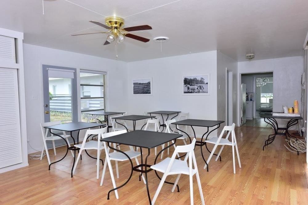 סילבר ספרינגס Sun Plaza Motel מראה חיצוני תמונה